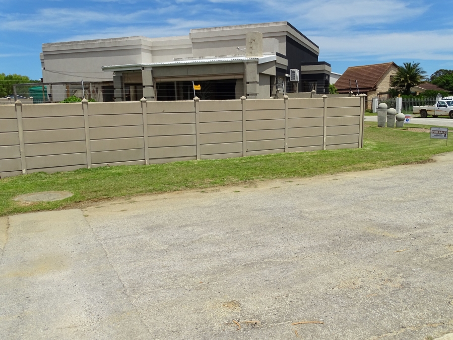 4 Bedroom Property for Sale in Wavecrest Eastern Cape